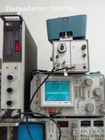 Продавам спектроанализатор с трекинг генератор tektronix496p, снимка 1 - Друга електроника - 47238124