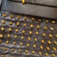 Replay черна чанта със златисти шипове, снимка 4 - Чанти - 45375843