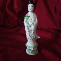 Порцеланова статуетка Японка с цвете, снимка 2 - Антикварни и старинни предмети - 45222351