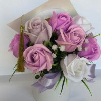 Тематични букети за абитуриенти или абсулвенти от сапунени рози, снимка 14 - Подаръци за жени - 45223468