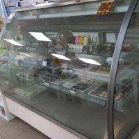 Хладилна сладкарска витрина и оборудване, снимка 1 - Витрини - 45726938