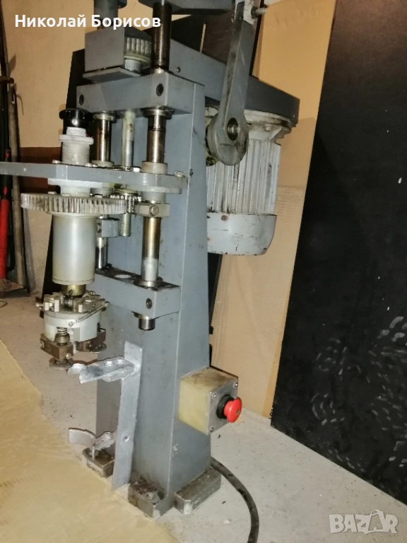 Продавам машина за затваряне на винтови капачки за бутилки. , снимка 1