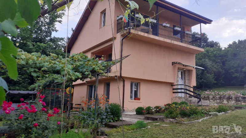 Продавам кьща на три етажа и 5 минути от плажа, снимка 1