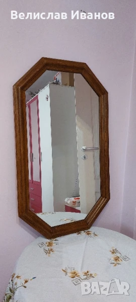 Огледало за стена с дървена рамка в отлично състояние., снимка 1