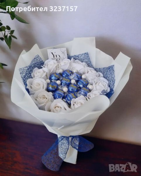 Букет от сапунени рози и бонбони Линд , снимка 1