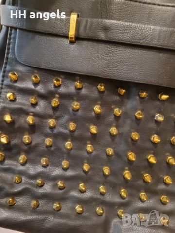 Replay черна чанта със златисти шипове, снимка 4 - Чанти - 45375843