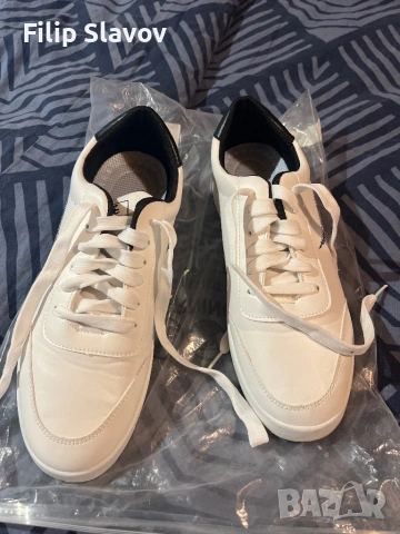 Чисто Нови Бели обувки, снимка 2 - Маратонки - 53694394