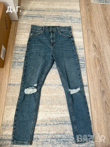 Сини дънки по тялото