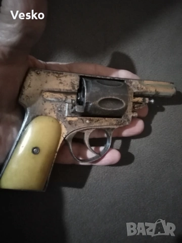Колекционерски револвер, снимка 2 - Антикварни и старинни предмети - 53636948