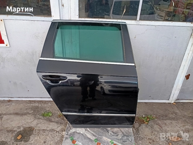 Продавам задна дясна врата за Pasat 6 комби