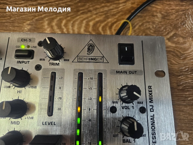Миксер Behringer Pro Mixer VMX1000 Смесителен пулт – Огромен DJ пулт, снимка 9 - Ресийвъри, усилватели, смесителни пултове - 53778190