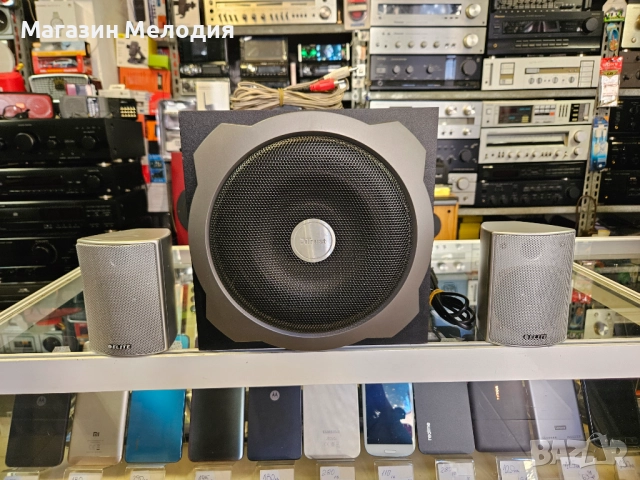 Бас каса Trust 19019-02 с две колони Elite. В отлично техническо и визуално състояние.