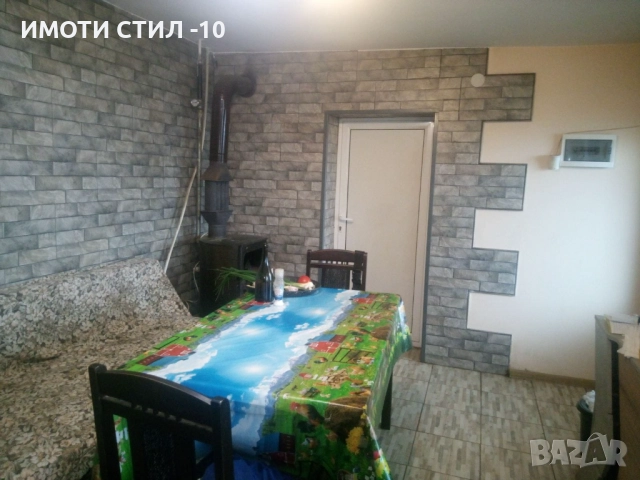 ПРОДАВА ТУХЛЕНА ВИЛА НА ПЛОЧА ДО ДИВИЗИОННА БОЛНИЦА, снимка 6 - Къщи - 52536515