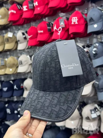 шапки с козирка emporio armani valentino garavani christian dior louis vuitton, снимка 9 - Шапки - 50422367