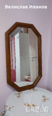 Огледало за стена с дървена рамка в отлично състояние., снимка 1