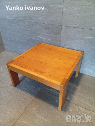 Дървена маса