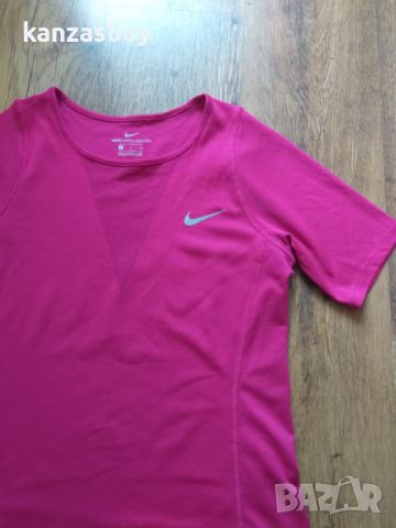 Nike Zonal Cooling - страхотна дамска тениска КАТО НОВА С, снимка 6 - Тениски - 46591147