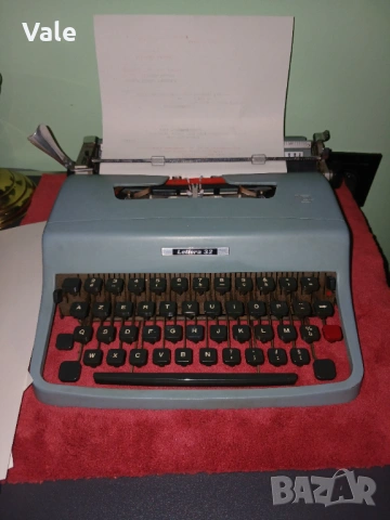 Италианска пишеща машина Olivetti Lettera 32