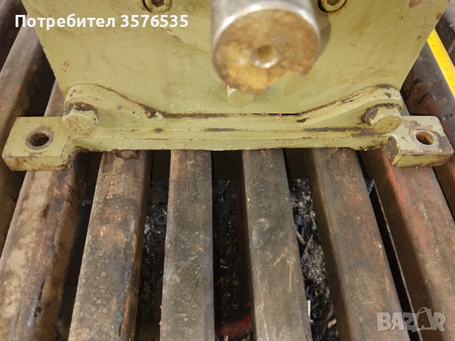 Мощен мотор-редуктор МРЧ-100 (2,2 kW | 71 об/мин) – Елпром Троян, снимка 7 - Други машини и части - 53751953