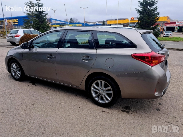 Тойота Аурис 1.3 i 2014г., снимка 4 - Автомобили и джипове - 50789072