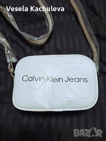 Продавам нова, бяла чанта 