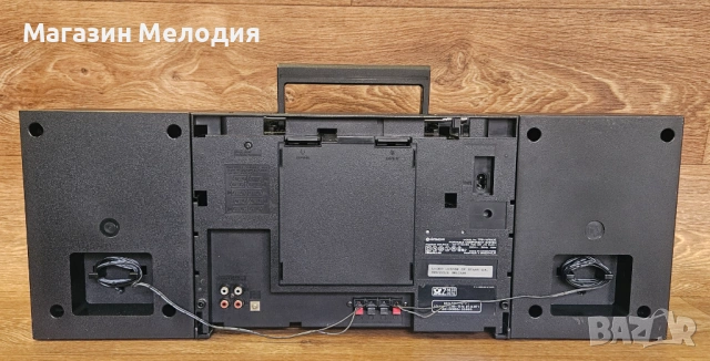 Радиокасетофон Hitachi TRK-W550E Винтидж бумбокс – Ретро класика от 80-те , снимка 10 - Радиокасетофони, транзистори - 53619304