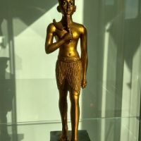 Египетска статуетка на Амон Ра , бог на слънцето, покровител на фараоните ., снимка 1 - Статуетки - 45304874