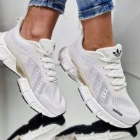 Дамски маратонки Adidas , снимка 1 - Маратонки - 45421430