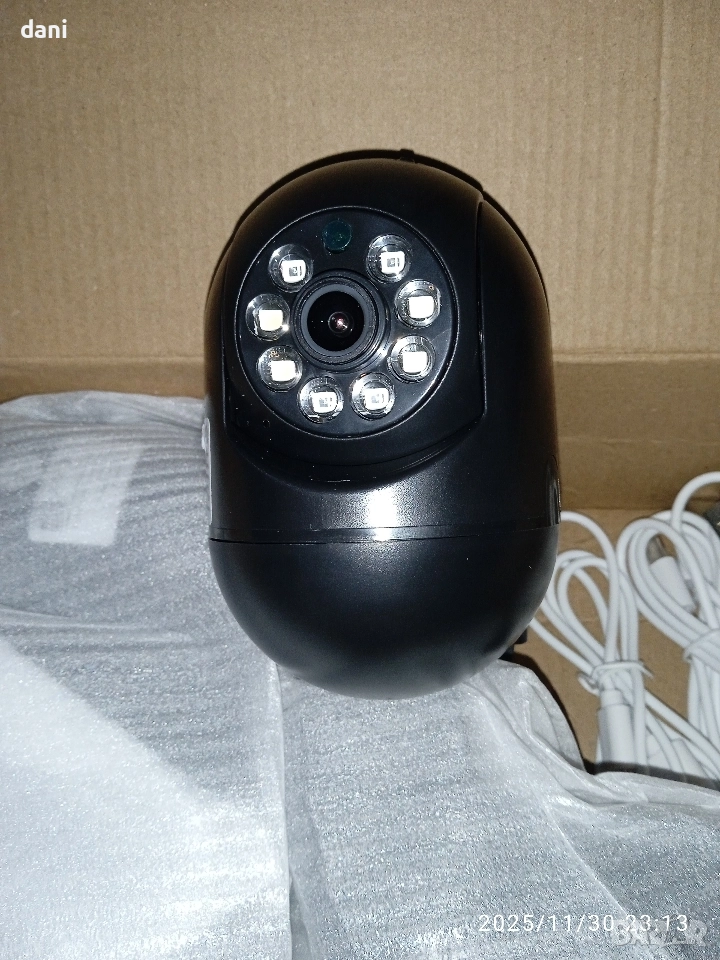 Комплект от 4 IP камери в черен цвят. Нови. Подходящи за наблюдение на различни обекти., снимка 1