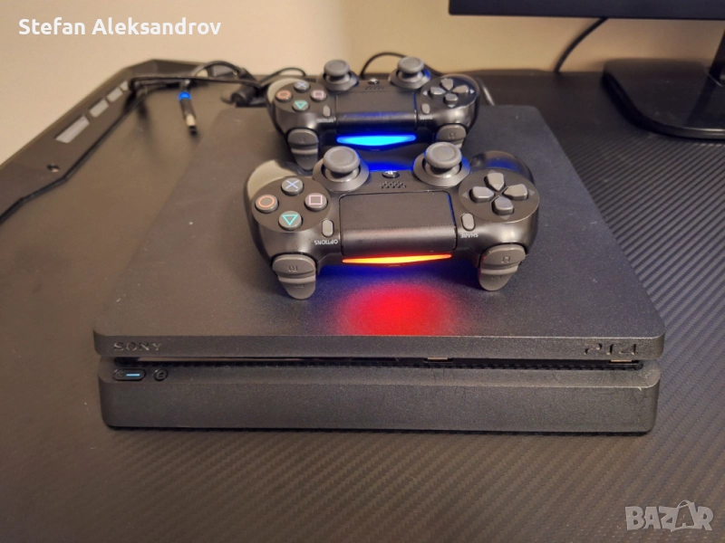 Playstation 4 slim + два оригинални контролера, снимка 1