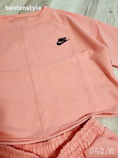 Дамски спортен комплект Nike, снимка 1