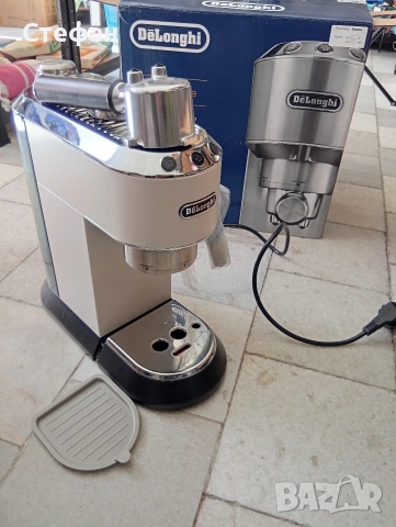 Продавам кафемашина DeLonghi Dedica EC685