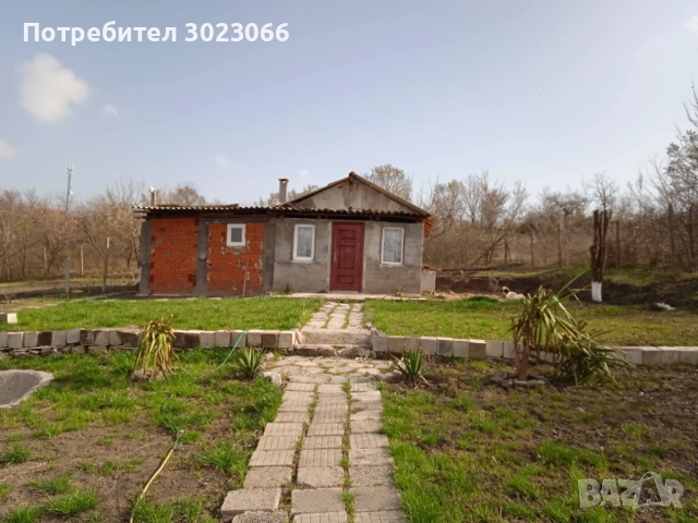 Парцел с постройка в Халилово