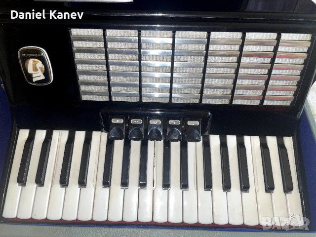 Акордеон Weltmeister Stella – 60 баса, снимка 3 - Акордеони - 51020060