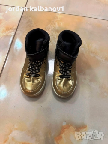Подарявам - детски боти златисти номер 24 стелака 17см.