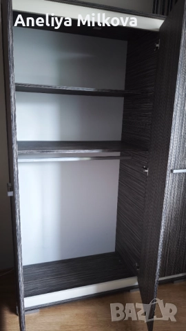 Трикрилен гардероб + скрин, като НОВИ, снимка 7 - Гардероби - 51972991