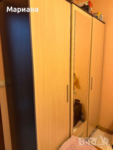Продавам трикрилен гардероб, снимка 4 - Гардероби - 53156965