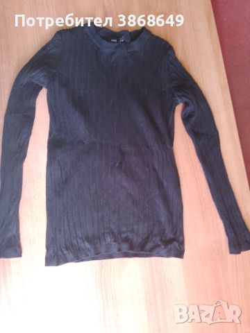 Дамска черна блуза , снимка 2 - Блузи с дълъг ръкав и пуловери - 46373641