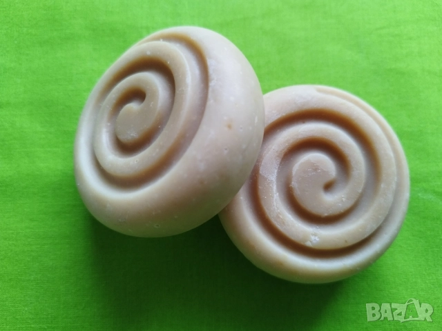 Натурален сапун "Мед и козе мляко", снимка 2 - Козметика за тяло - 52294045