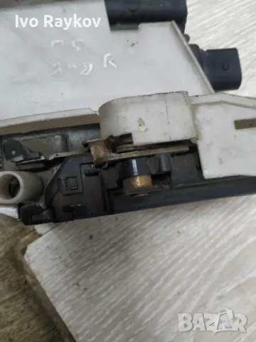 Задна ,дясна, Ключалка VW Passat 5 , , снимка 2 - Части - 50273976