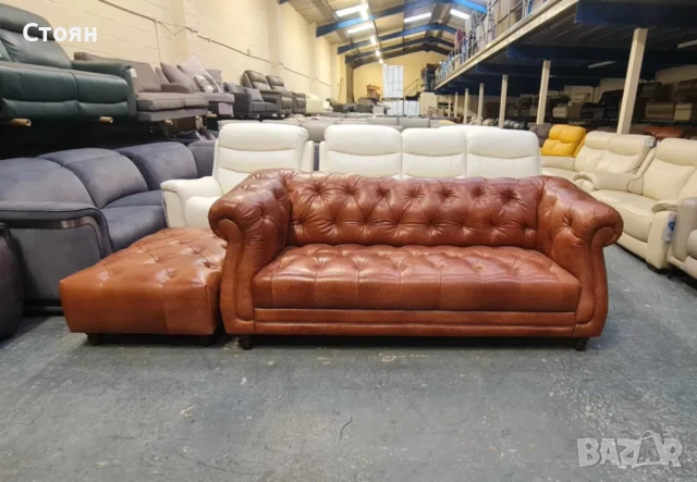 Кафяв кожен диван тройка и табуретка тип Честърфийлд, снимка 12 - Дивани и мека мебел - 50887344