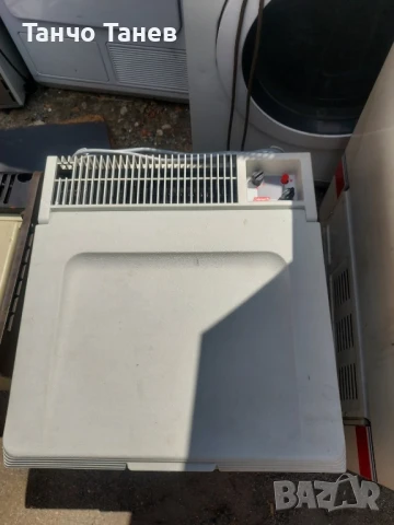 Хладилник на 12,220 волта и газ, втора употреба , снимка 3 - Хладилни чанти - 51006489