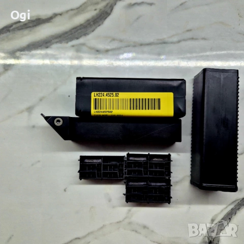 Стругарски нож със сменяеми пластини HORN