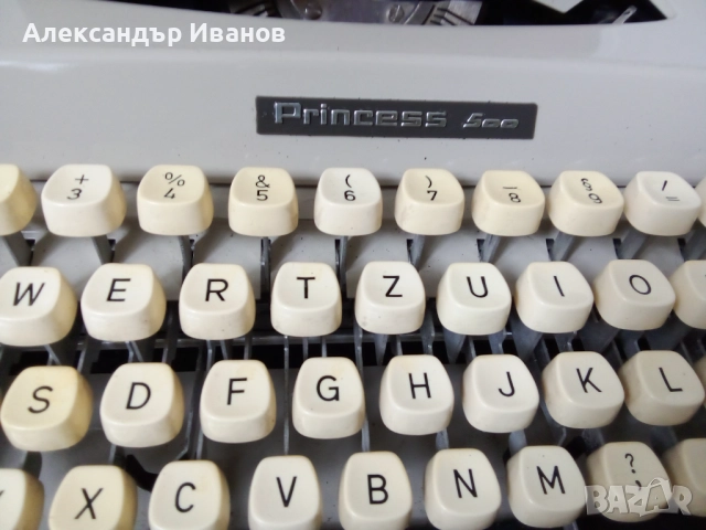 Германска пишеща машина Princess  500 (Keller und Knappich) 1975 г., снимка 4 - Антикварни и старинни предмети - 51941680
