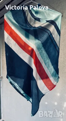 Интересен модел топ BENETTON коприна, вискоза, снимка 2 - Корсети, бюстиета, топове - 50181290