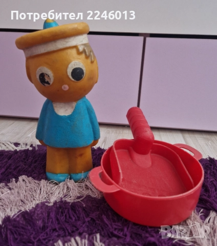 Ретро соц гумена играчка-моряче и купа с лопата