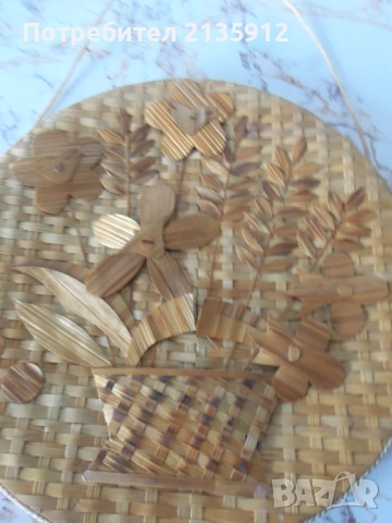 Апликирана картина и Брезичка и танцуваща девойка.