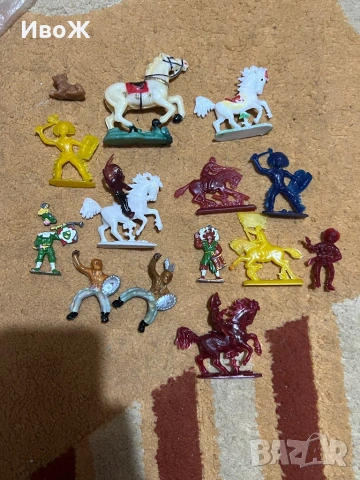 Лот стари фигурки