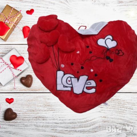 Подаръчна плюшена музикална възглавничка Сърце с бял надпис LOVE, 40см, снимка 3 - Романтични подаръци - 46420293