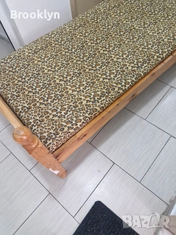 Продава се дървено чамово легло, снимка 5 - Спални и легла - 53982475